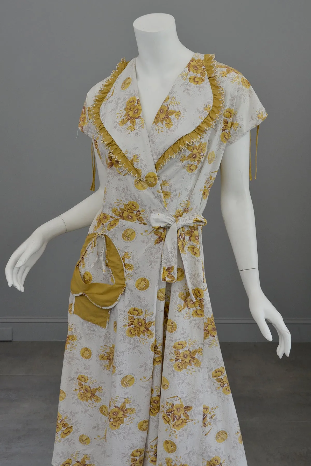 1930s 40s Novelty Print Cotton Wrap Dress, Housecoat, Robe