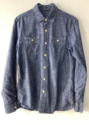 AMERICAN EAGLE Men's chambray shirt w/ cream buttons & topstitching, XS